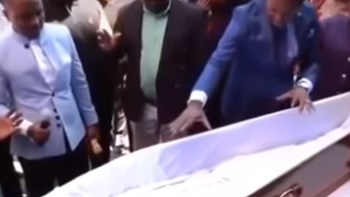 Σάλος με τον πάστορα που «ανέστησε» νεκρό – ΒΙΝΤΕΟ