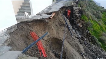 Σπίτι στη Σαντορίνη “κρέμεται” στο χείλος του γκρεμού – ΒΙΝΤΕΟ