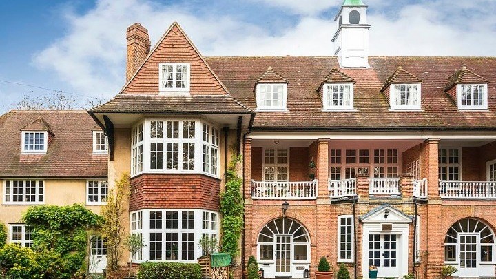 Πωλείται η βίλα που ενέπνευσε τον δημιουργό του Τζέιμς Μποντ