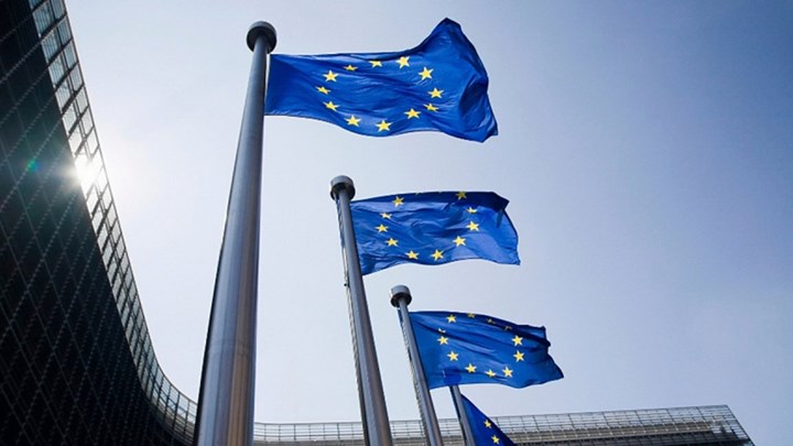 Αυστηρό μήνυμα της Κομισιόν προς την Ελλάδα για τα προαπαιτούμενα – Θρίλερ με την εκταμίευση της δόσης