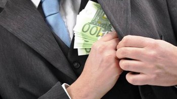 Εργολάβος “μαϊμού” έπαιρνε προκαταβολές και γινόταν “καπνός”