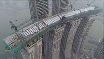 Γιγαντιαίος οριζόντιος… ουρανοξύστης κόβει την ανάσα- ΒΙΝΤΕΟ