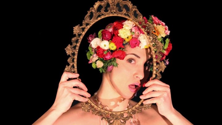 Οι πρώτες φωτογραφίες του «Commedia d’ amore» των Μουμουλίδη-Πολυχρονίδη