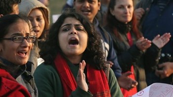 Μελέτη-γροθιά στο στομάχι: 2,7 δισεκατομμύρια γυναίκες δεν έχουν τα ίδια δικαιώματα με τους άντρες