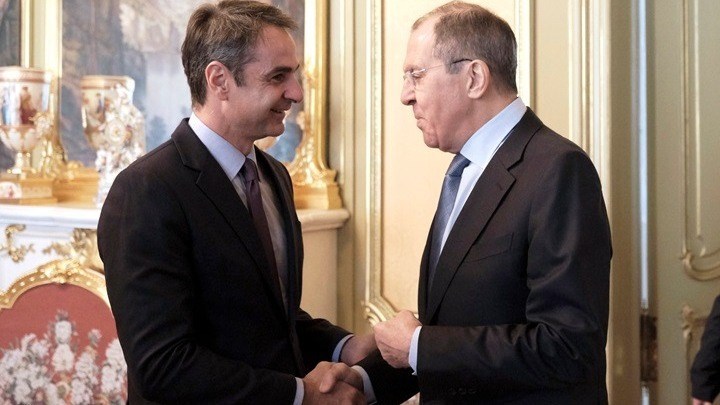Συζήτηση Μητσοτάκη-Λαβρόφ για τις διμερείς σχέσεις, τα διεθνή και περιφερειακά ζητήματα