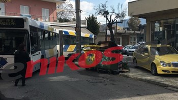 Δρόμος έκλεισε για 20 λεπτά λόγω παρκαρισμένου Ι.Χ σε στροφή λεωφορείου – ΦΩΤΟ αναγνώστη