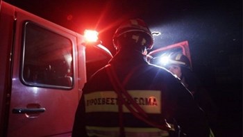 Φωτιά σε διαμέρισμα στο Βύρωνα – Στο νοσοκομείο ηλικιωμένος με αναπνευστικά προβλήματα