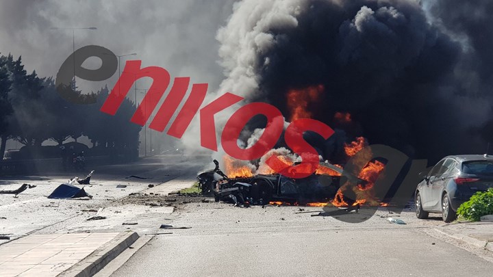 Ισχυρή έκρηξη σε πάρκινγκ στη Γλυφάδα – Κάηκαν αυτοκίνητα, ένας τραυματίας – ΦΩΤΟ – ΒΙΝΤΕΟ