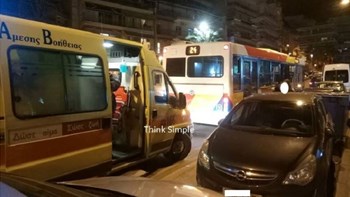 Πέταξαν μπουκάλι σε λεωφορείο και τραυμάτισαν 26χρονη – ΦΩΤΟ