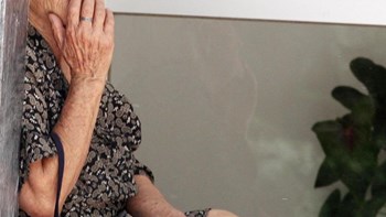 Τρόμος για 79χρονη στη Μεσσήνη: Αδίστακτοι κακοποιοί εισέβαλαν στο σπίτι της, την φίμωσαν και την λήστεψαν