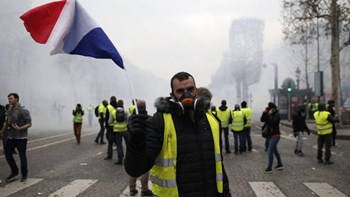 Επεισοδιακές οι διαδηλώσεις των “κίτρινων γιλέκων” στη Γαλλία