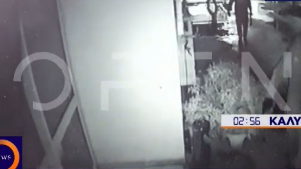Κινηματογραφική διάρρηξη στα Καλύβια – Σήκωσαν το χρηματοκιβώτιο και έφυγαν ανενόχλητοι – ΒΙΝΤΕΟ
