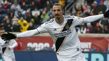 Το «κάρφωσε» στην πρεμιέρα του και χάρισε τη νίκη στους Γκάλαξι ο Ζλάταν – ΒΙΝΤΕΟ