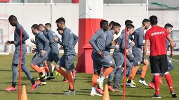 Μαρτίνς και Τοροσίδης κάλεσαν στην προπόνηση τον άτυχο οπαδό