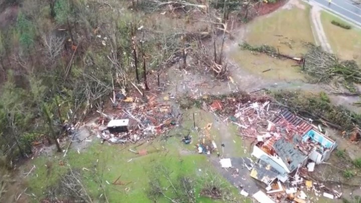 Φονικός ανεμοστρόβιλος έπληξε την Αλαμπάμα – Τουλάχιστον 14 νεκροί – ΦΩΤΟ