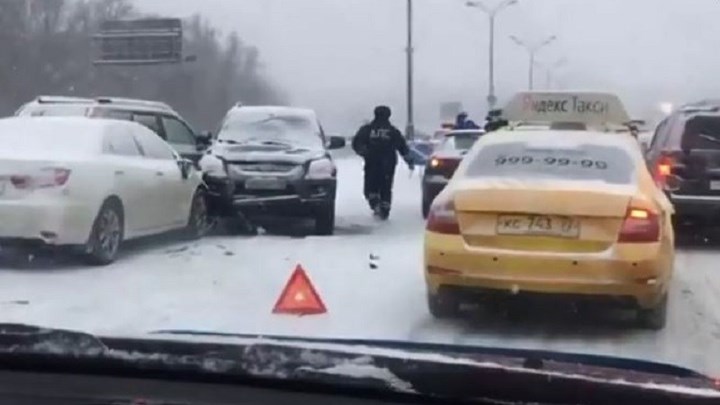 Καραμπόλα 19 αυτοκινήτων στη Μόσχα – ΒΙΝΤΕΟ