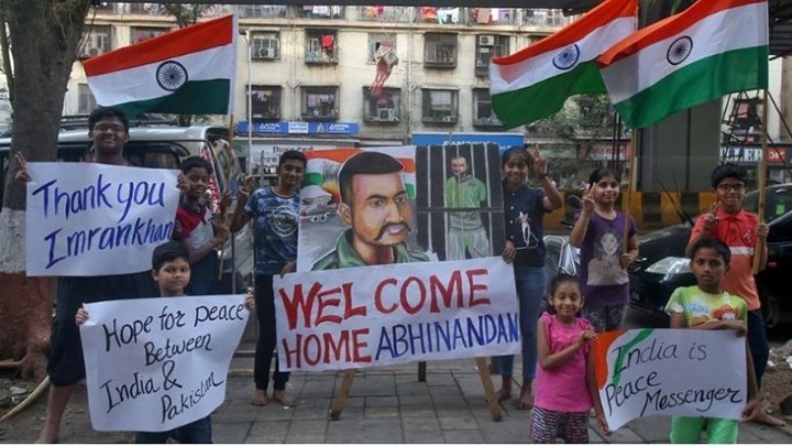 Το μουστάκι του πιλότου που έγινε trend στην Ινδία – ΦΩΤΟ – ΒΙΝΤΕΟ