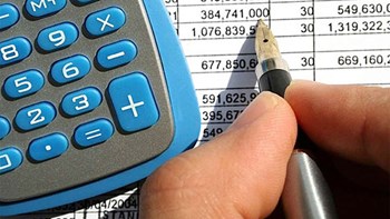 Στο 10% μειώνεται ο φόρος μερισμάτων, με τροπολογία του υπουργείου Οικονομικών