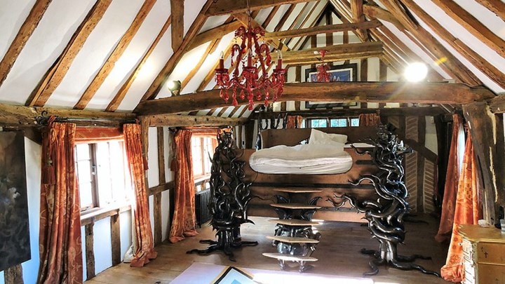 Μέσα σε αυτό το σπίτι βρέθηκε νεκρός ο Κιθ Φλιντ – ΦΩΤΟ