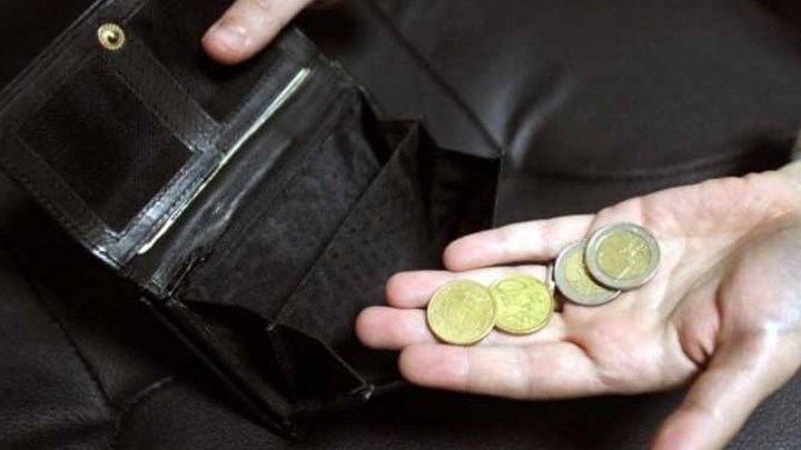 Έρευνα – σοκ της ΓΣΕΒΕΕ για τα νοικοκυριά: Το μηνιαίο εισόδημα επαρκεί για 19 ημέρες