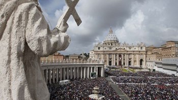 Πιέσεις στο Βατικανό για άνοιγμα τάφου – Η ανώνυμη επιστολή και η εξαφανισμένη κόρη αστυνομικού