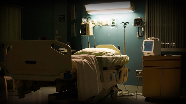 Τραγωδία στο νοσοκομείο Πύργου – 35χρονη πέθανε στο προσκεφάλι του άρρωστου πατέρα της