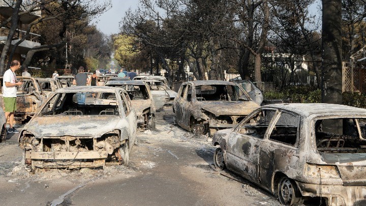 Σοκάρουν οι διάλογοι την ώρα της τραγωδίας στο Μάτι: Έρχονται κυρία μου, έρχονται, το κέρατό μου, έρχονται…