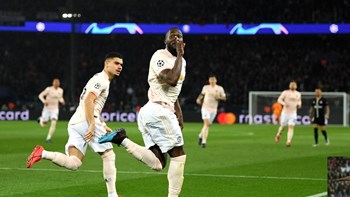 Ιστορική ανατροπή η Γιουνάϊτεντ – «Ξέρανε» την Παρί και προκρίθηκε στους «8» του Champions League – ΒΙΝΤΕΟ