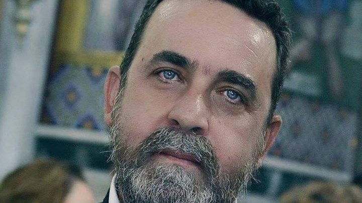 Καθαίρεσαν τον παπά- Χάρλει λόγω δεύτερου γάμου