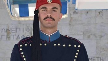 Απαντήσεις για τον θάνατο του Εύζωνα αναζητά με ειδικές εξετάσεις η οικογένειά του