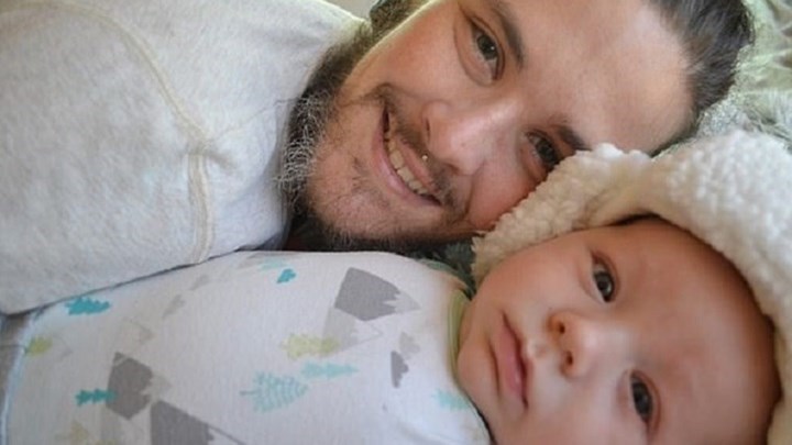 Τρανσέξουαλ άνδρας έμεινε έγκυος και γέννησε  – ΦΩΤΟ – ΒΙΝΤΕΟ