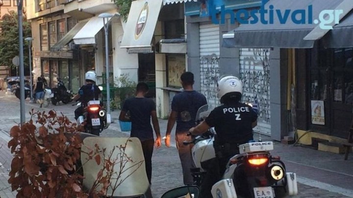 Επίθεση σε υπαρχιφύλακα από 20χρονο – Όλα όσα έγιναν σε αστυνομικό τμήμα της Θεσσαλονίκης