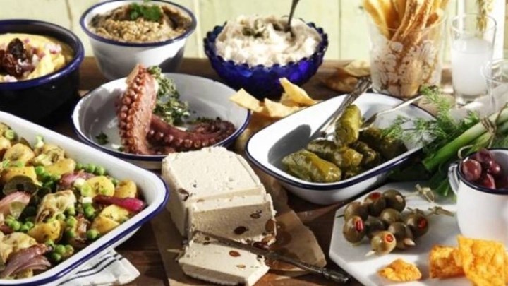 “Αλμυρές” οι τιμές για το σαρακοστιανό τραπέζι – Πόσο κοστίζουν θαλασσινά και οπωροκηπευτικά