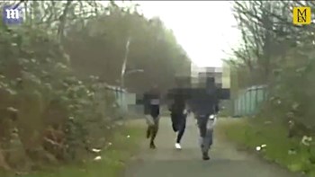 Σωτήριο… πετάλ: Ποδηλάτης τρέχει να σωθεί ενώ τον κυνηγάνε μέλη συμμορίας – ΒΙΝΤΕΟ