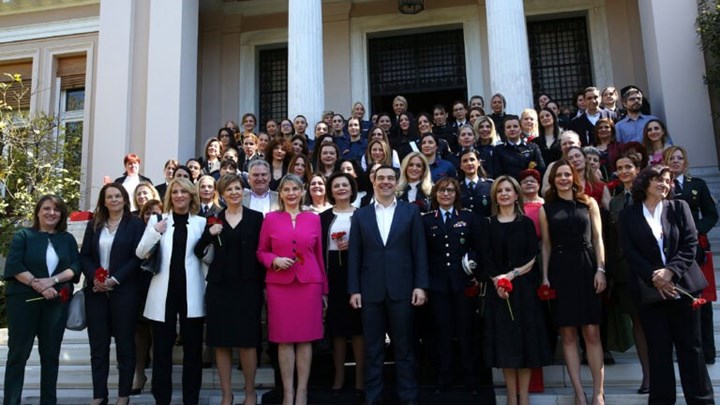 Selfie και χαμόγελα στο Μέγαρο Μαξίμου την Ημέρα της Γυναίκας – ΦΩΤΟ – ΒΙΝΤΕΟ