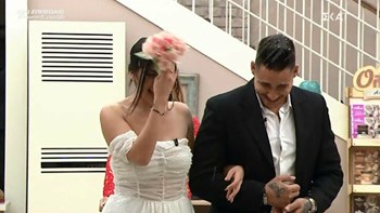 Γάμος στο σπίτι του Power of Love – ΒΙΝΤΕΟ