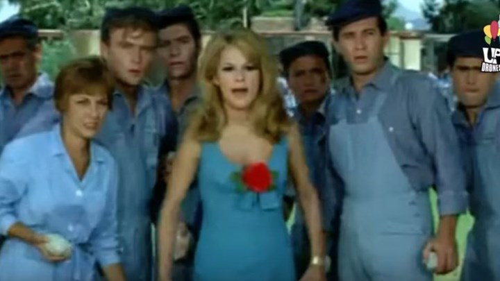 “Η κόρη μου η σοσιαλίστρια”: Πώς θα είχε γυριστεί η ταινία αν υπήρχαν…drones – ΒΙΝΤΕΟ