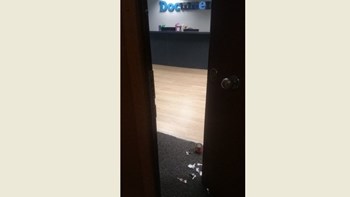 Διέρρηξαν τα γραφεία της εφημερίδας “Documento” – ΦΩΤΟ