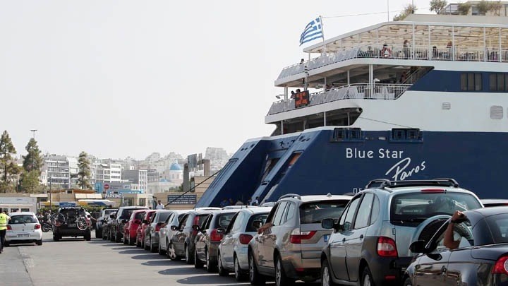 Αδειάζει η Αθήνα για το τριήμερο της Καθαράς Δευτέρας – Συνωστισμός στο λιμάνι του Πειραιά