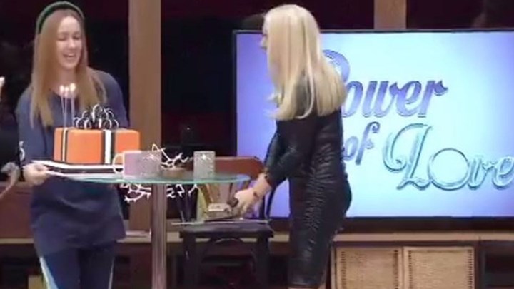 Η έκπληξη των παικτών του Power of Love στη Μαρία Μπακοδήμου για τα γενέθλιά της – ΒΙΝΤΕΟ