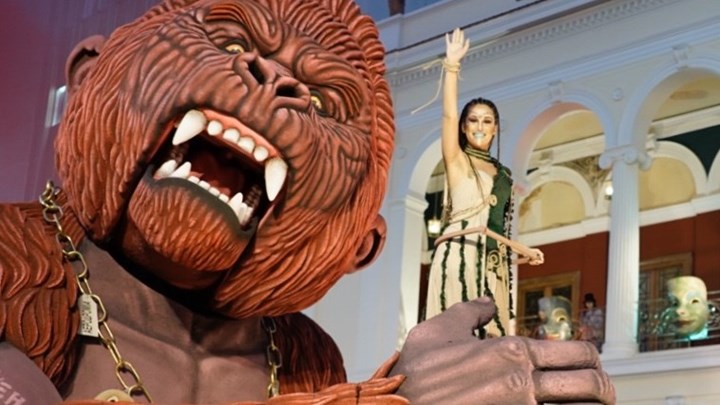 Πατρινό καρναβάλι για πάντα: Έφτασε η ώρα της μεγάλης παρέλασης – Τα εντυπωσιακά άρματα – ΦΩΤΟ