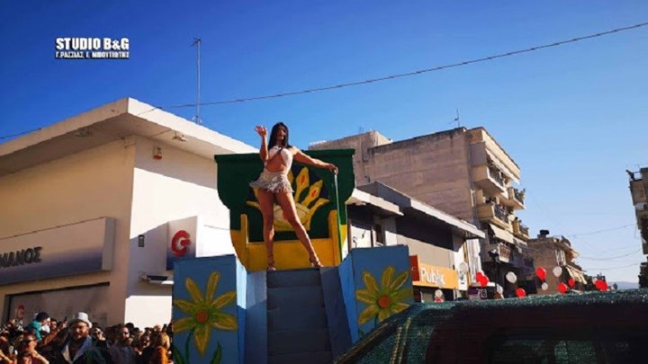 Το Άργος χόρεψε στους ρυθμούς του καρναβαλιού – Έκλεψε την παράσταση η «βασίλισσα» – ΦΩΤΟ