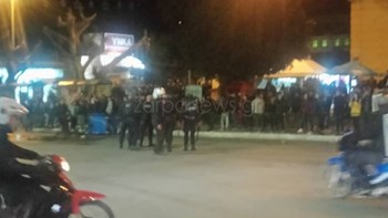 Χάος στο κέντρο των Χανίων – Έκαψαν κάδους και επιτέθηκαν στον κόσμο – ΒΙΝΤΕΟ – ΦΩΤΟ