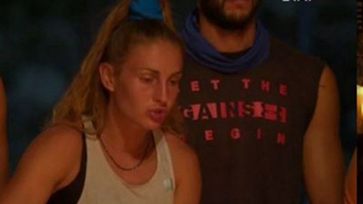 Πρόβλημα υγείας για την Κατερίνα Δαλάκα – Τι συνέβη και έφυγε από το συμβούλιο; – ΒΙΝΤΕΟ