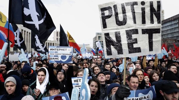 Διαδηλώσεις στη Ρωσία με θέμα τους αυστηρούς περιορισμούς στο διαδίκτυο