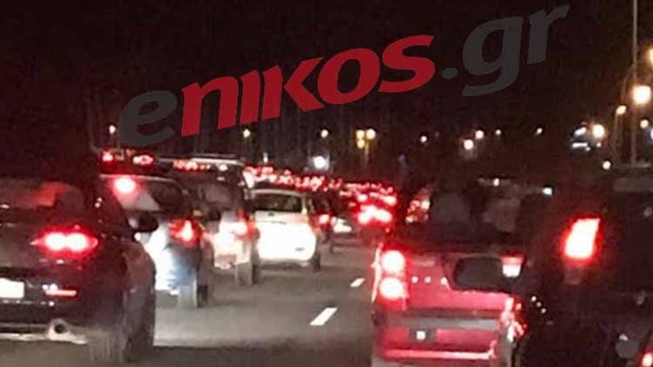 Τεράστιες ουρές στα διόδια στην εθνική οδό Αθηνών-Κορίνθου – ΦΩΤΟ αναγνώστη