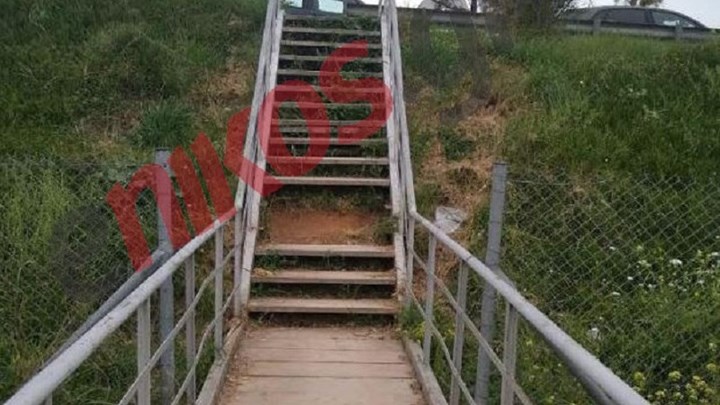 Σκάλα-παγίδα στον σταθμό του προαστιακού στο Κορωπί – ΦΩΤΟ αναγνώστη