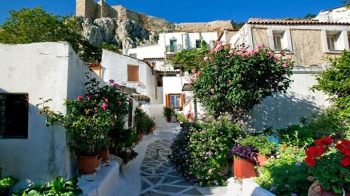 SOS εκπέμπουν οι κάτοικοι στα Αναφιώτικα – Καταρρέει η ιστορική συνοικία