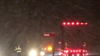 Χάος από την χιονόπτωση στη Φθιώτιδα- ”Δίπλωσαν” 30 νταλίκες – ΦΩΤΟ