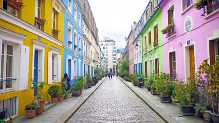 Ο δημοφιλέστερος δρόμος για selfie έγινε μαρτύριο για τους κατοίκους του Παρισιού